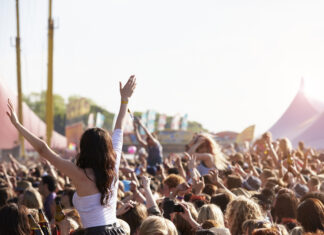 Met deze kledingtips ben jij helemaal klaar voor het festivalseizoen!