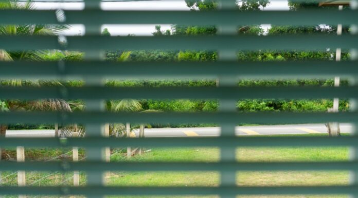 Hoe zorg je voor meer privacy in huis? door venster gluren