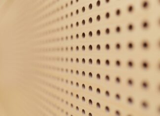 Blijf vrienden met de buren en zorg goed voor jezelf! geluidsisolatie