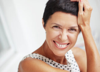 Deze hulpmiddelen laten je met een goed gevoel op pad gaan vrolijke vrouw